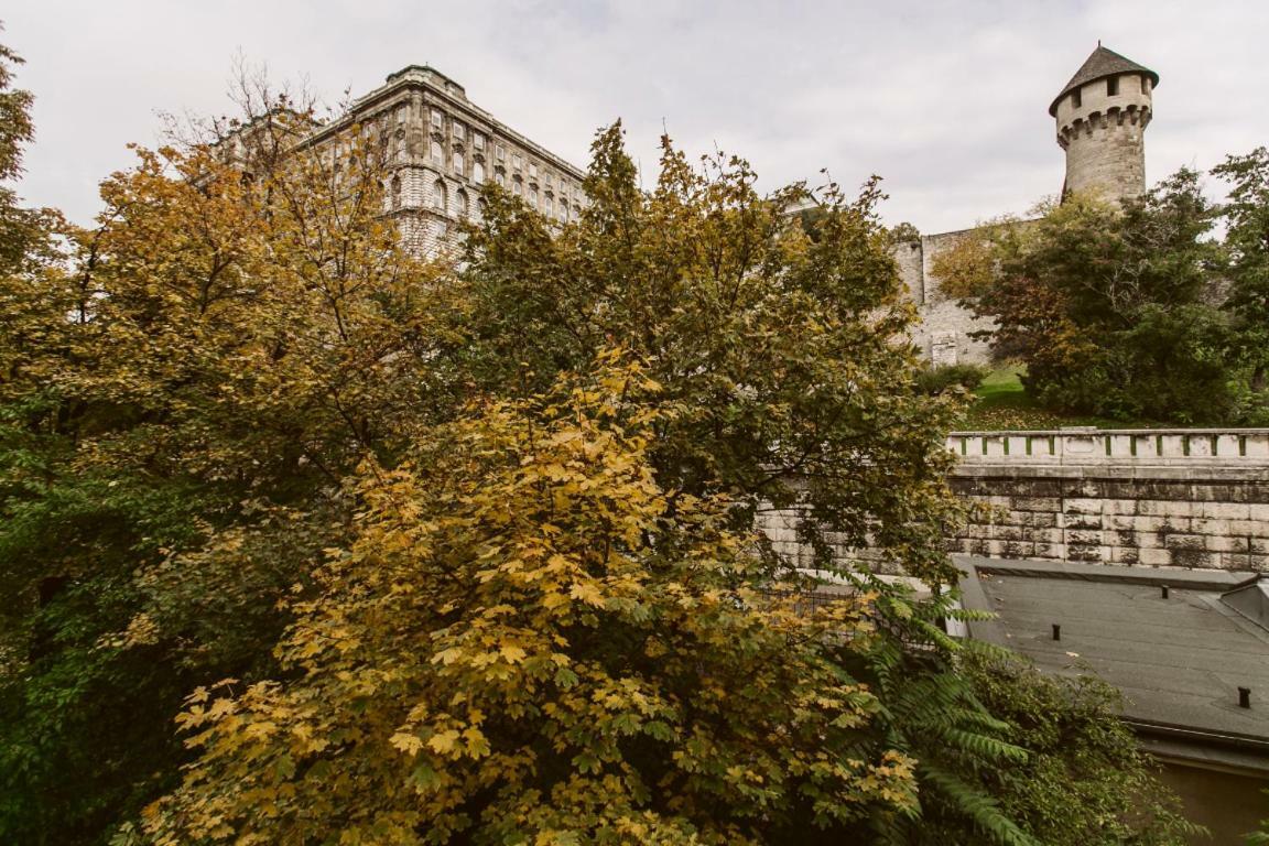 Luxury Apartment View On To The Castle Будапеща Екстериор снимка