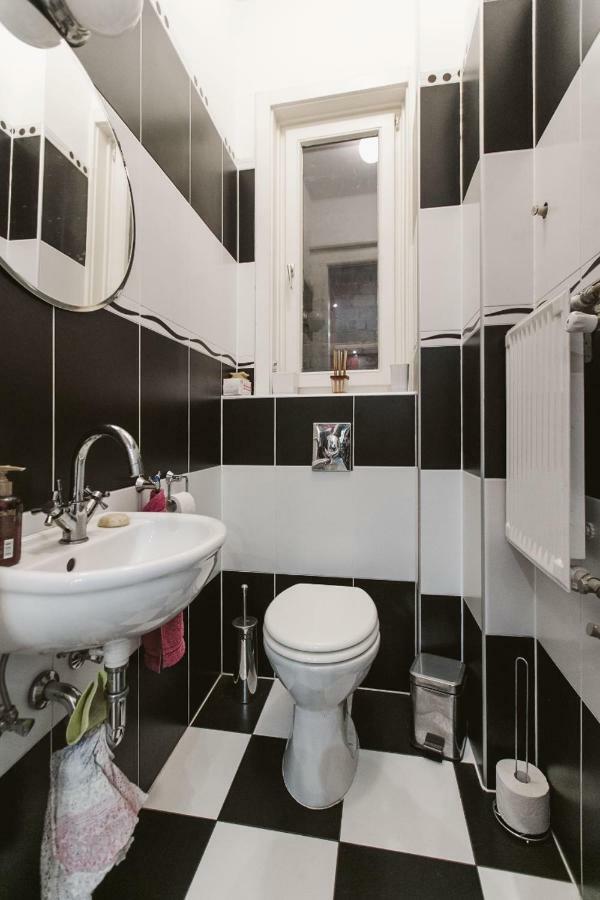 Luxury Apartment View On To The Castle Будапеща Екстериор снимка